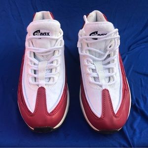 NIKE MEN’S SNEAKERS